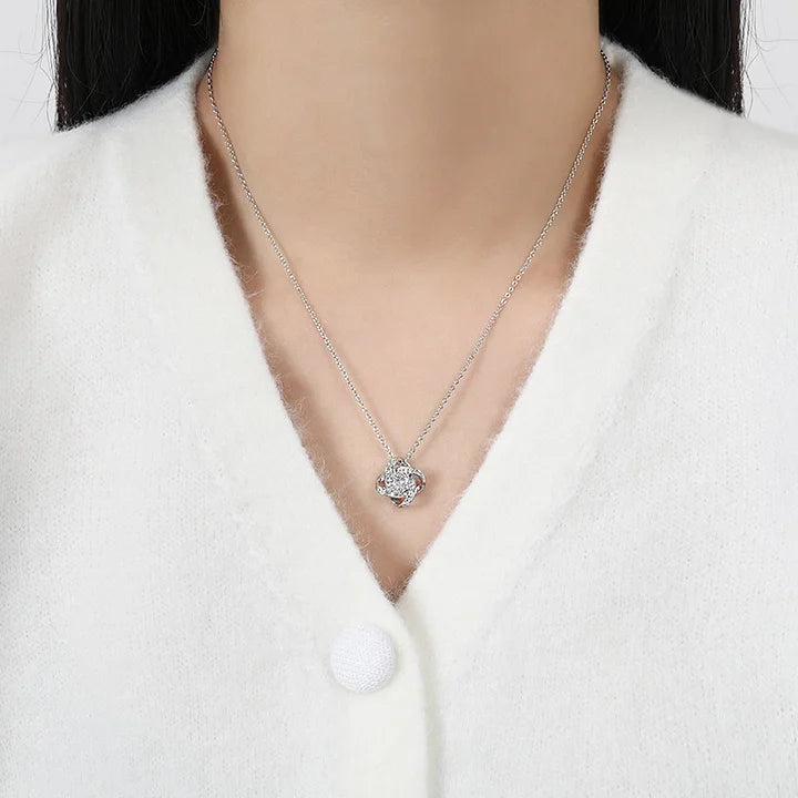 Eternal Heart Clavicle Necklace Rotating Lucky Clover Necklace